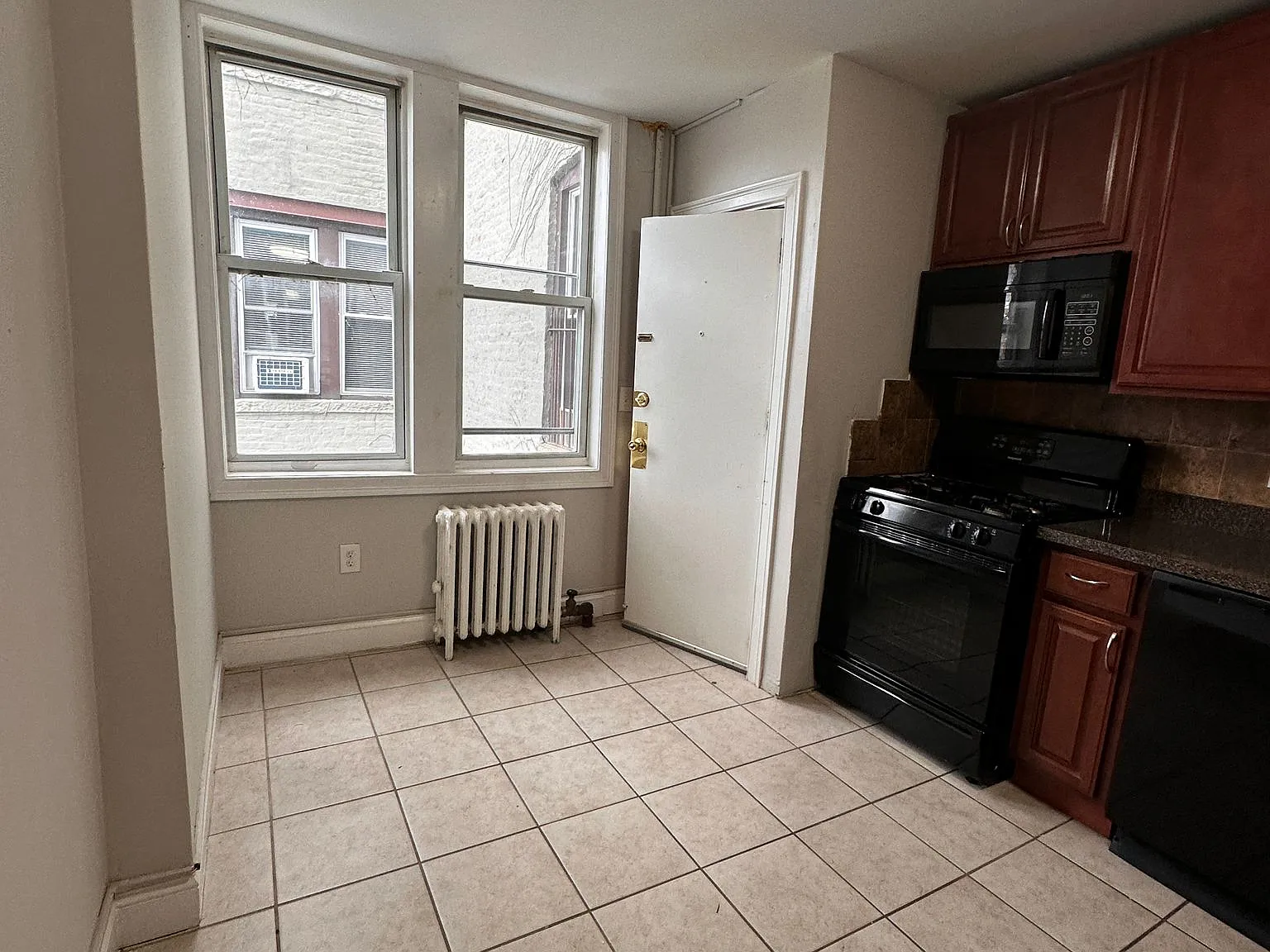 301 71st St — Photo 2