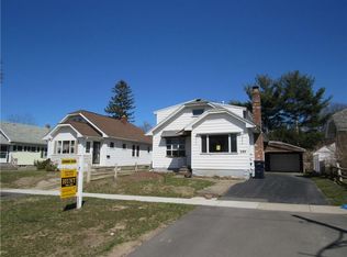 285 Conrad Dr, Rochester, NY 14616