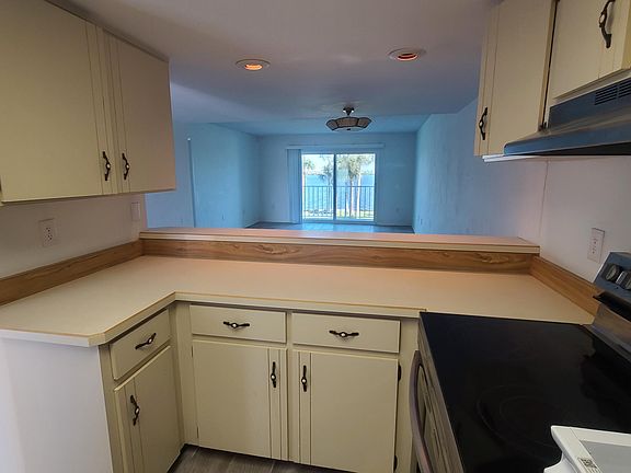 5th image of 3131 S Ridgewood Ave APT 203