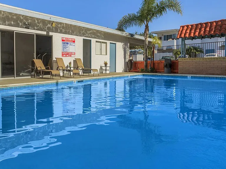 Villa Mesa Apartments — Photo 9