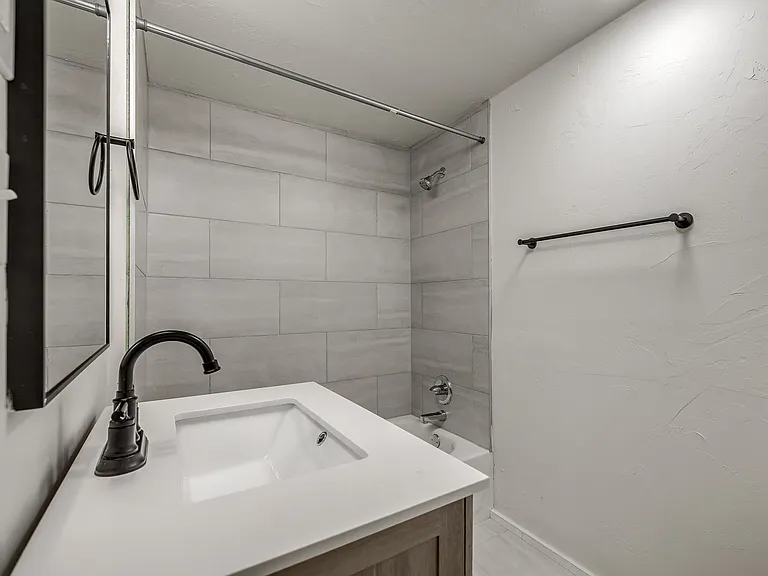 515 W Martin St — Photo 28