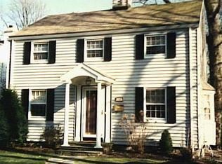 121 Argonne St, Fairfield, CT 06432