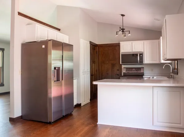 1377 Park View Dr, New Richmond, WI 54017