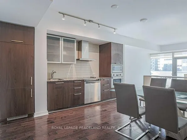 12 York St, Toronto, ON