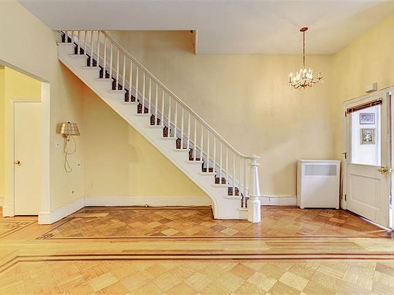 4th image of 23 Emory St