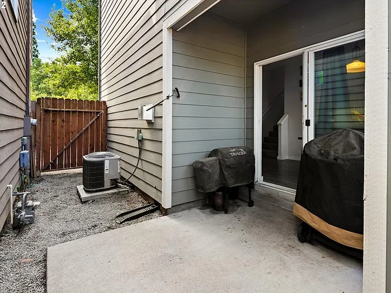 2223 SE 89th Ave — Photo 4
