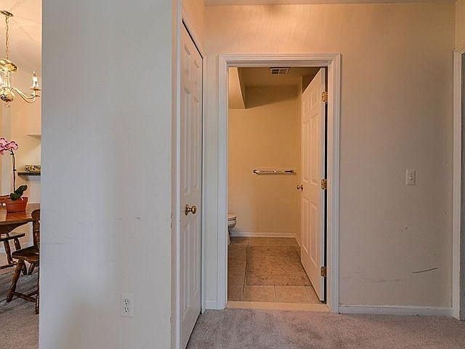 1st image of 2828 S Knightsbridge Cir