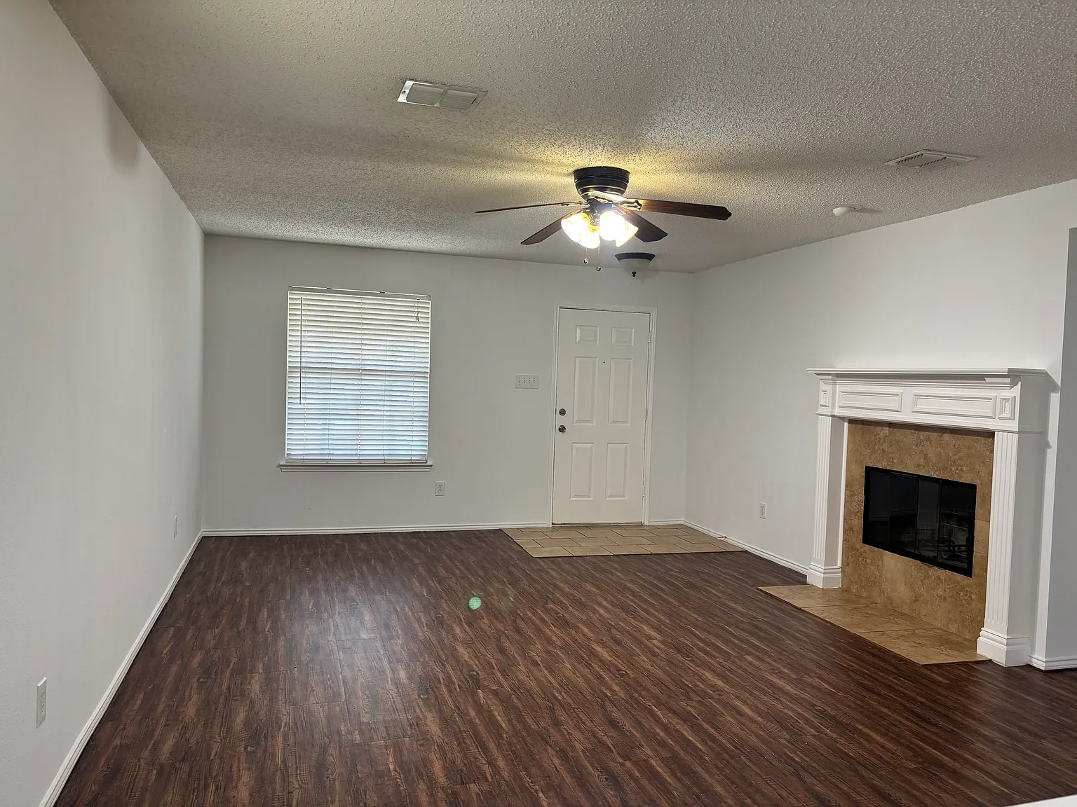 3 bed, 1571 sqft, $1,950 — Photo 3
