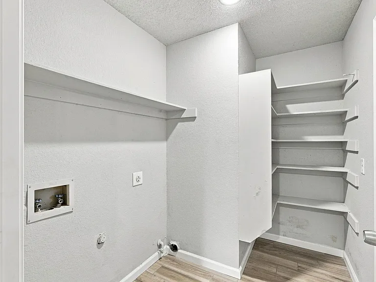 106 Hague St — Photo 12