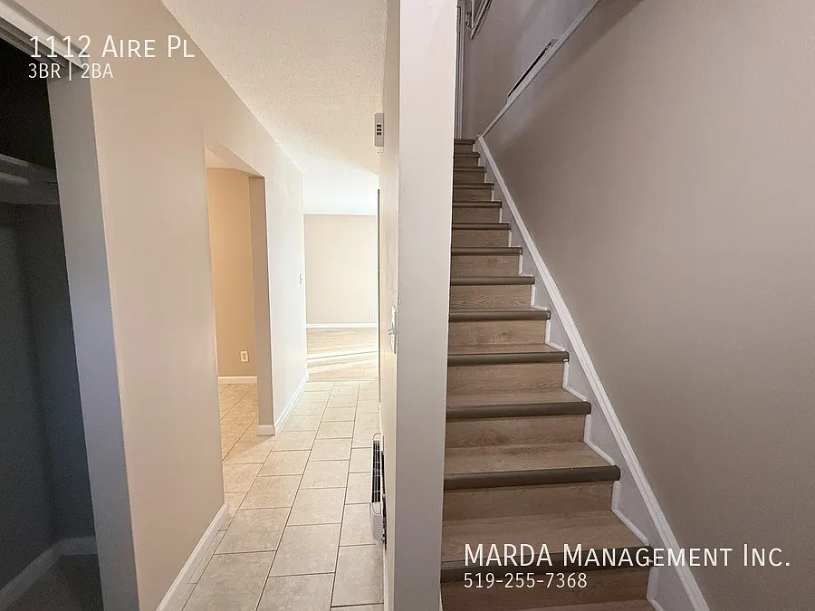 Spacious 3 Bed/2 Bath Home In Riverside + Hydro & Water! — Photo 2