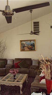 4th image of 1358 Union Ave