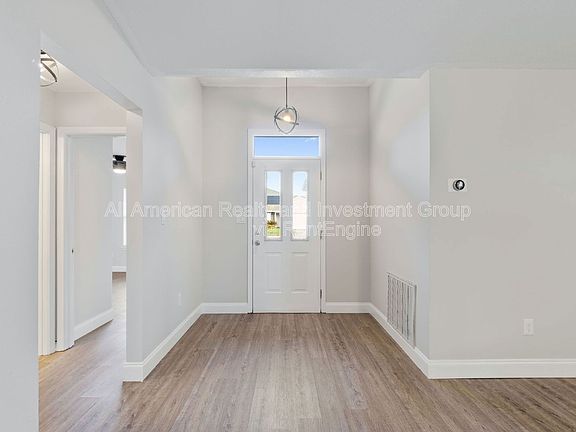 3rd image of 444 Bridgewater Ct