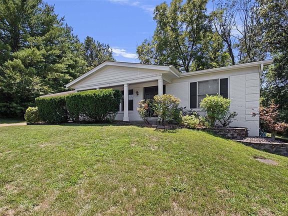 3rd image of 241 Essex Mill Dr