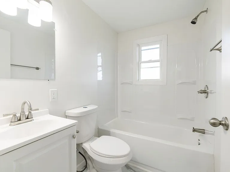 4040-4042 Halsey Pl — Photo 11