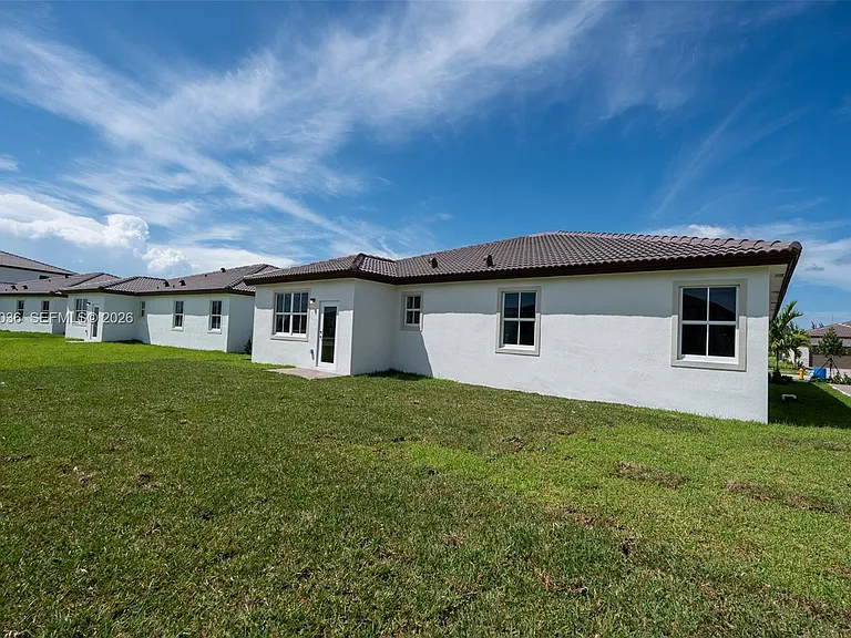 2485 SE 29th Dr — Photo 48