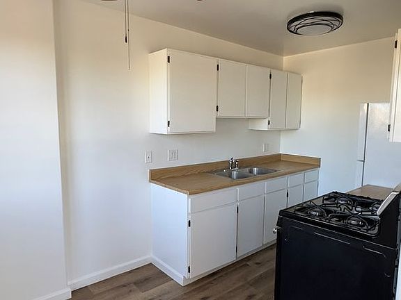 4th image of 821 S Wilton Pl #209