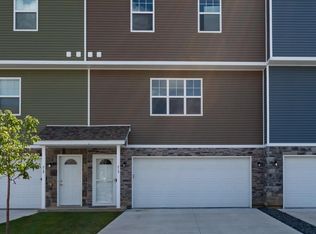 715 Cox Ct, Le Claire, IA 52753