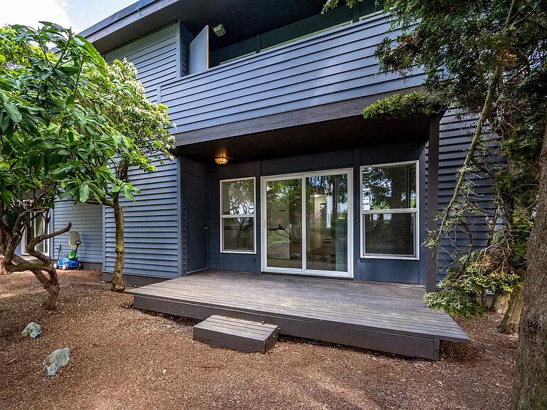Azure Apartments — Photo 17