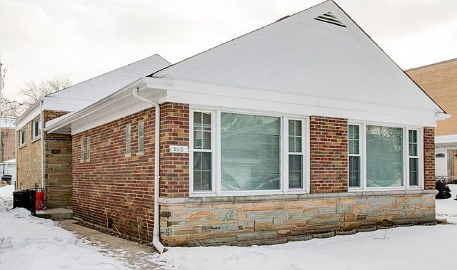 1st image of 2915 W Balmoral Ave