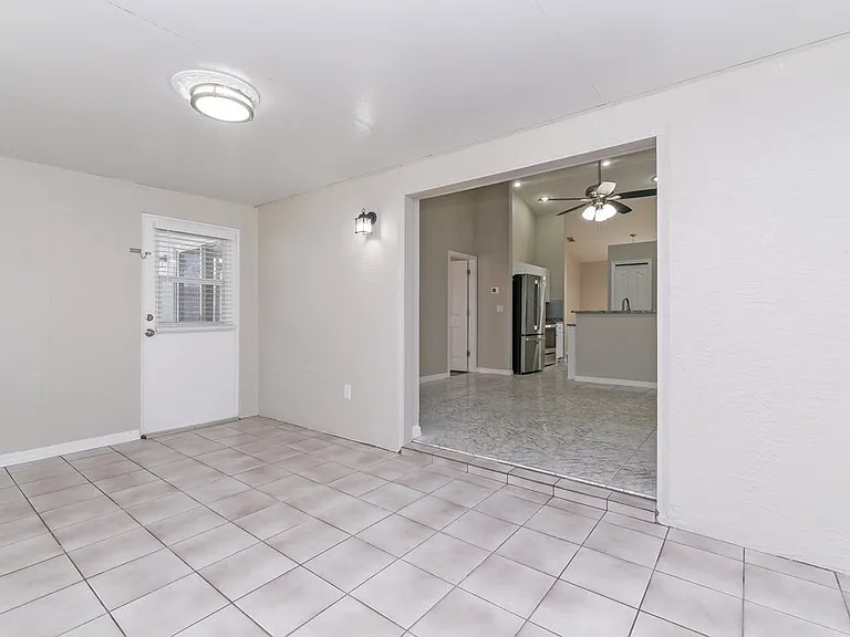 10402 Barnett Loop — Photo 6