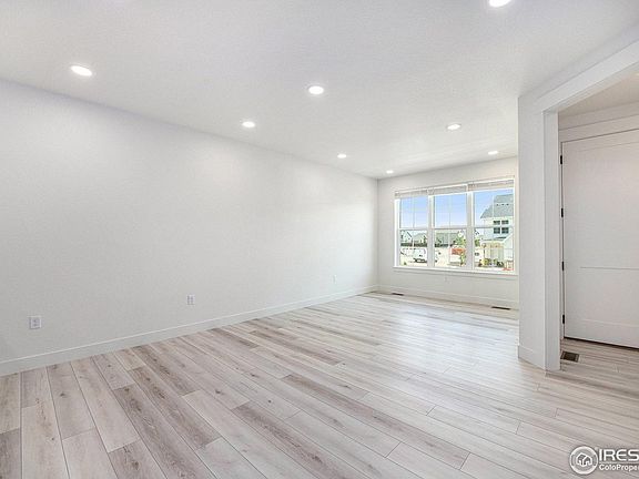 4th image of 5013 Avon Ave