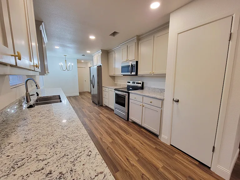 2410 Maxwell Dr — Photo 3