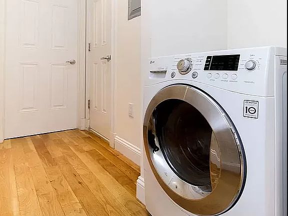 4th image of 340 E 61st St APT 1B