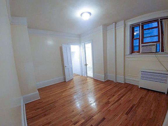 5th image of 527 Cathedral Pkwy #8
