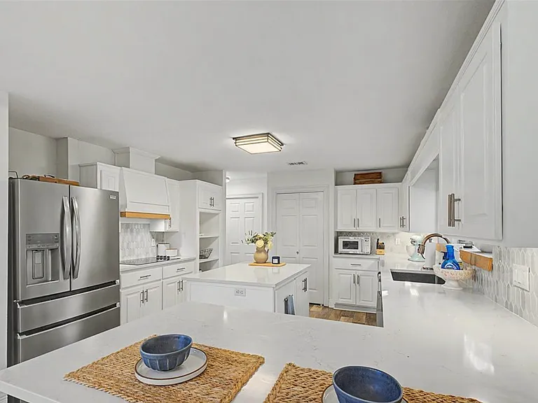 4596 Bayside Dr — Photo 10