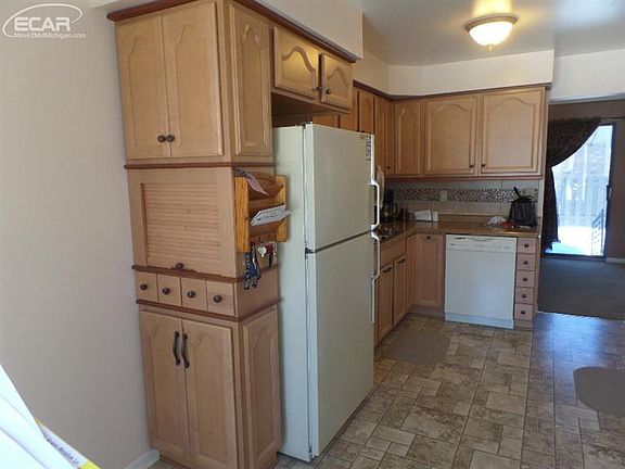 3rd image of 31627 Green Meadow Ln