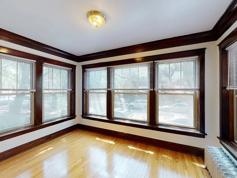 5429 S Woodlawn Ave — Photo 6