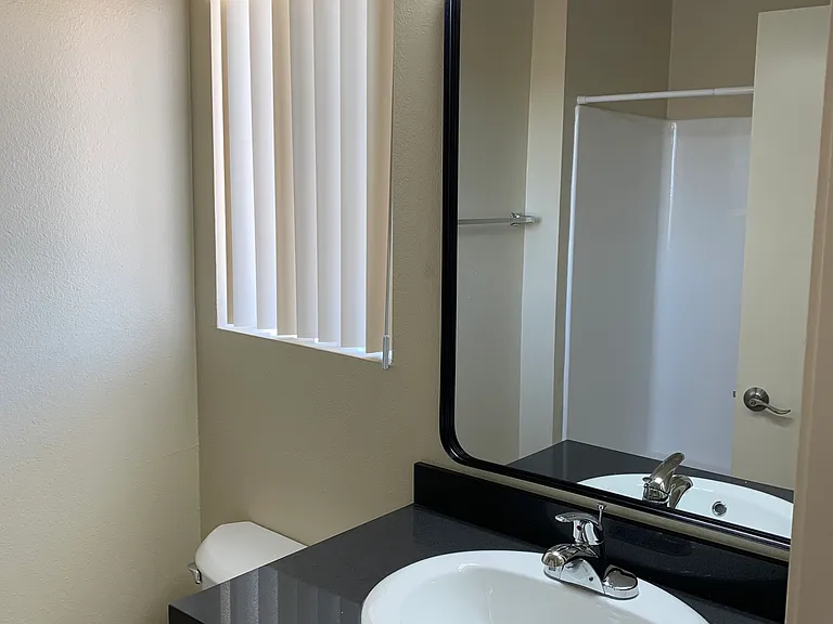 519 Palm Dr #13 — Photo 15