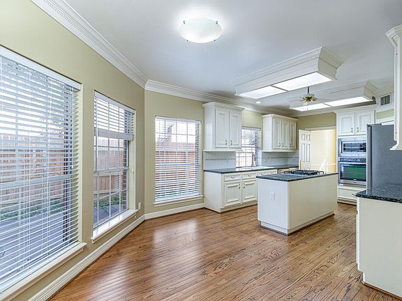 3rd image of 4418 Jane St