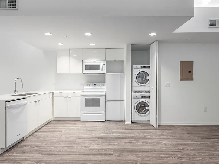 Market District Lofts — Photo 9