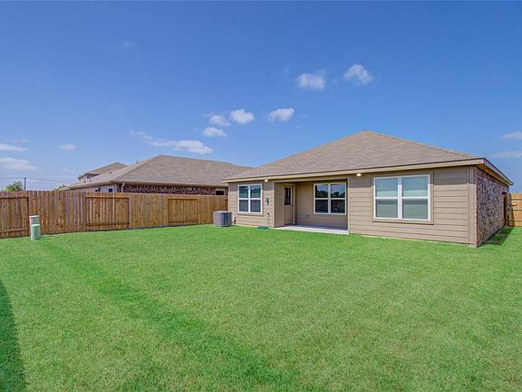 3rd image of 513 Amberwood Park Dr