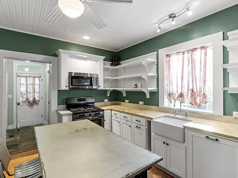 605 W Schubert St — Photo 10