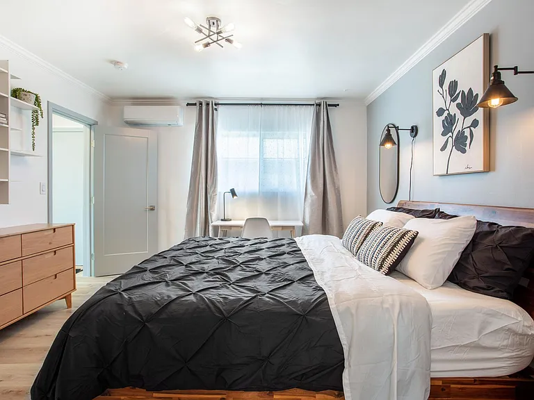 2617 W Norwood Pl — Photo 10