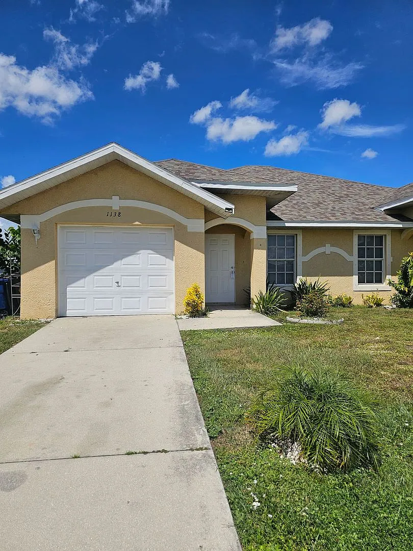 3/2/1 Duplex Available for Annual Rental with lawn care included and well maintenance! — Photo 1