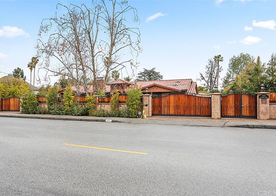 1st image of 5932 Woodlake Ave