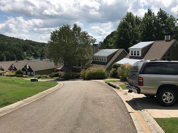 4th image of 216 Lakeside Dr