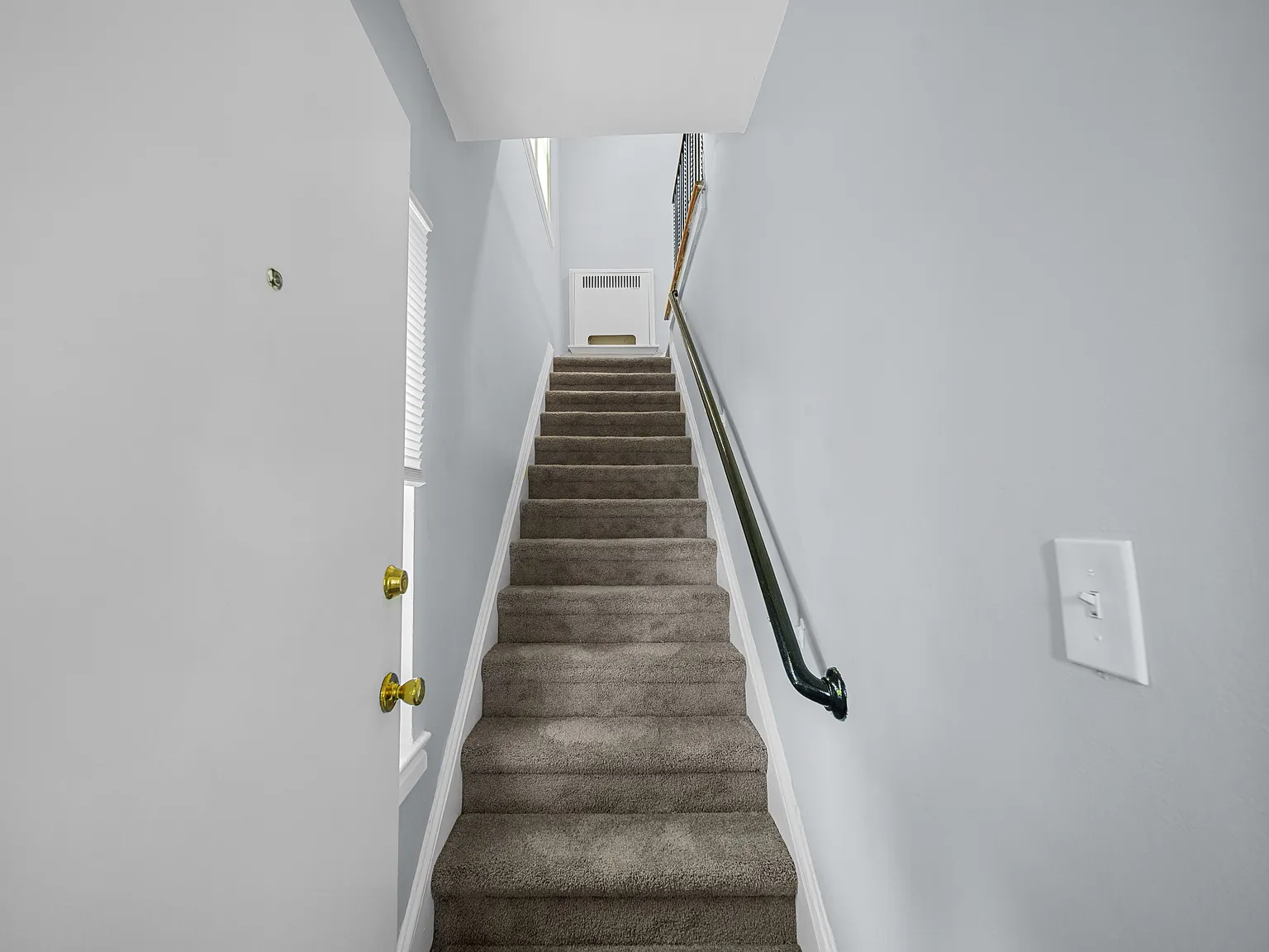 3 bed, 920 sqft, $3,000 — Photo 3