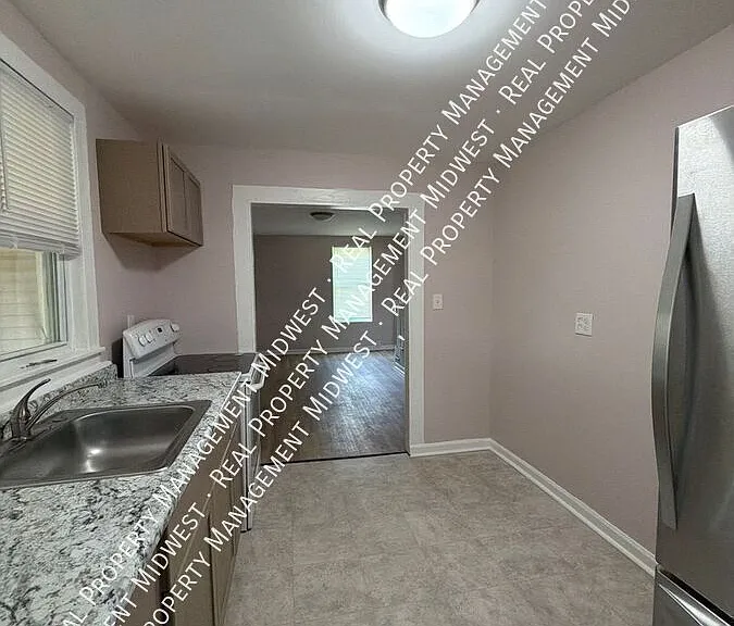 2504 Forest Home Ave — Photo 9