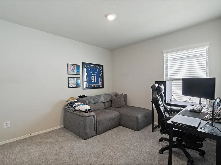 534 Dalloway St — Photo 12
