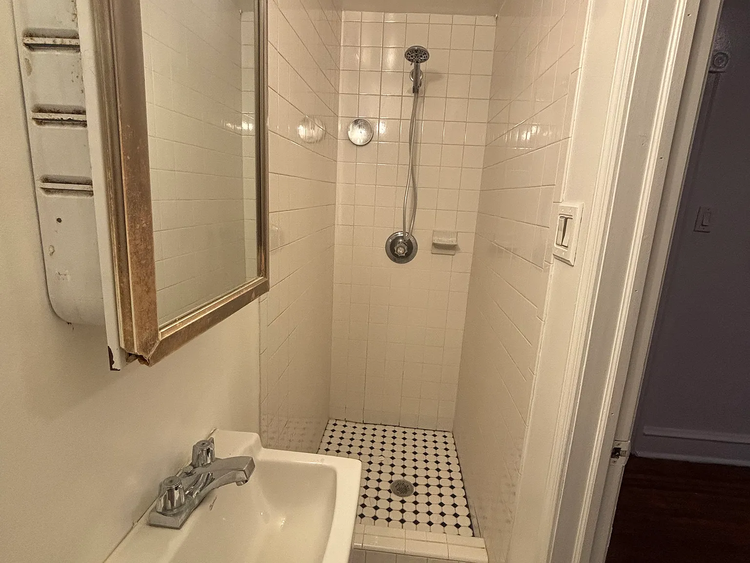 1 bed, 650 sqft, $1,200 — Photo 3