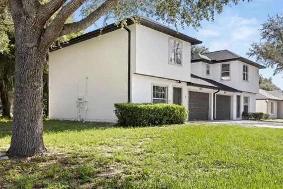 2 bed, 2.5 bath, 1180 sqft, $1,800 — Photo 3