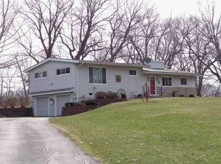 4242 High Ridge Rd, Cedar Rapids, IA 52403