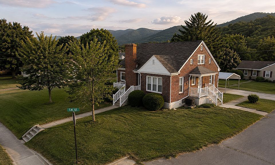1st image of 502 Magnolia Ave