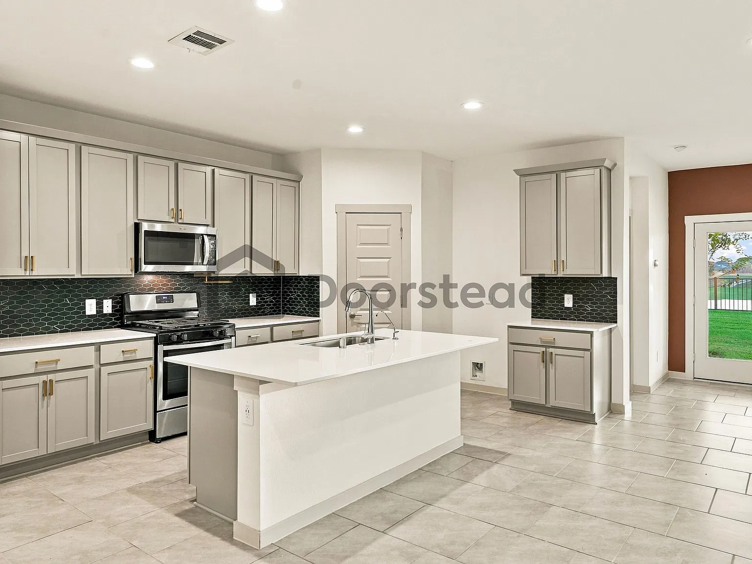 3 bed, 2.5 bath, 2496 sqft, $2,200 — Photo 4