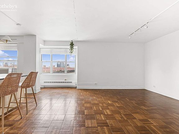 2nd image of 568 Grand St APT J1202