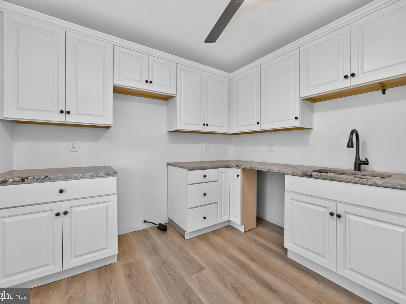 2 bed, 1.0 bath, 900 sqft, $1,775 — Photo 3